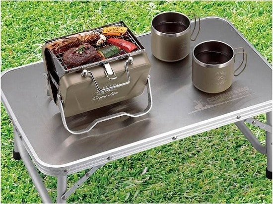 ソロキャンプに最適 家でも使いやすいV型卓上バーベキューグリル
